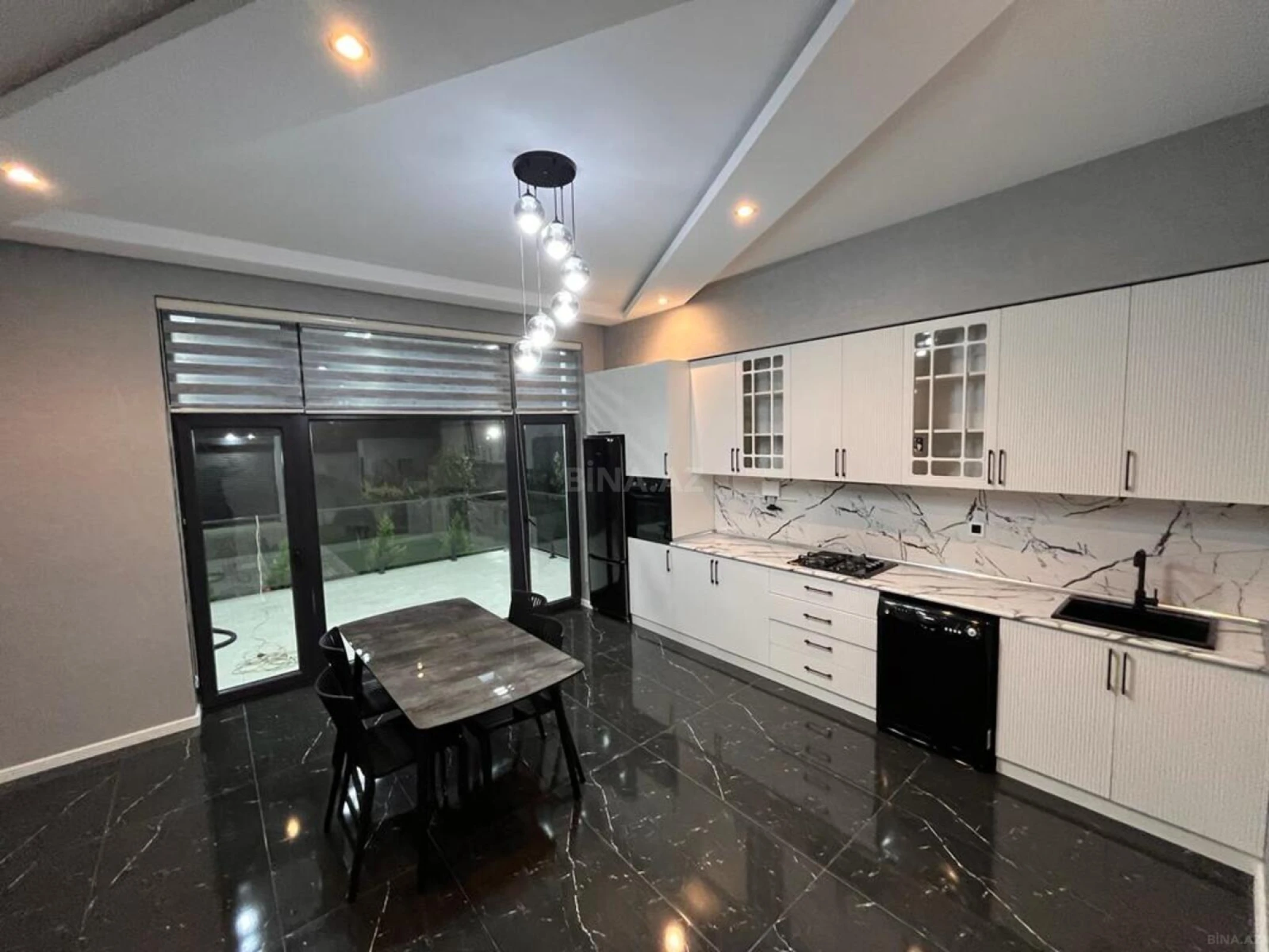 Satılır 5 otaqlı həyət evi 280 m²