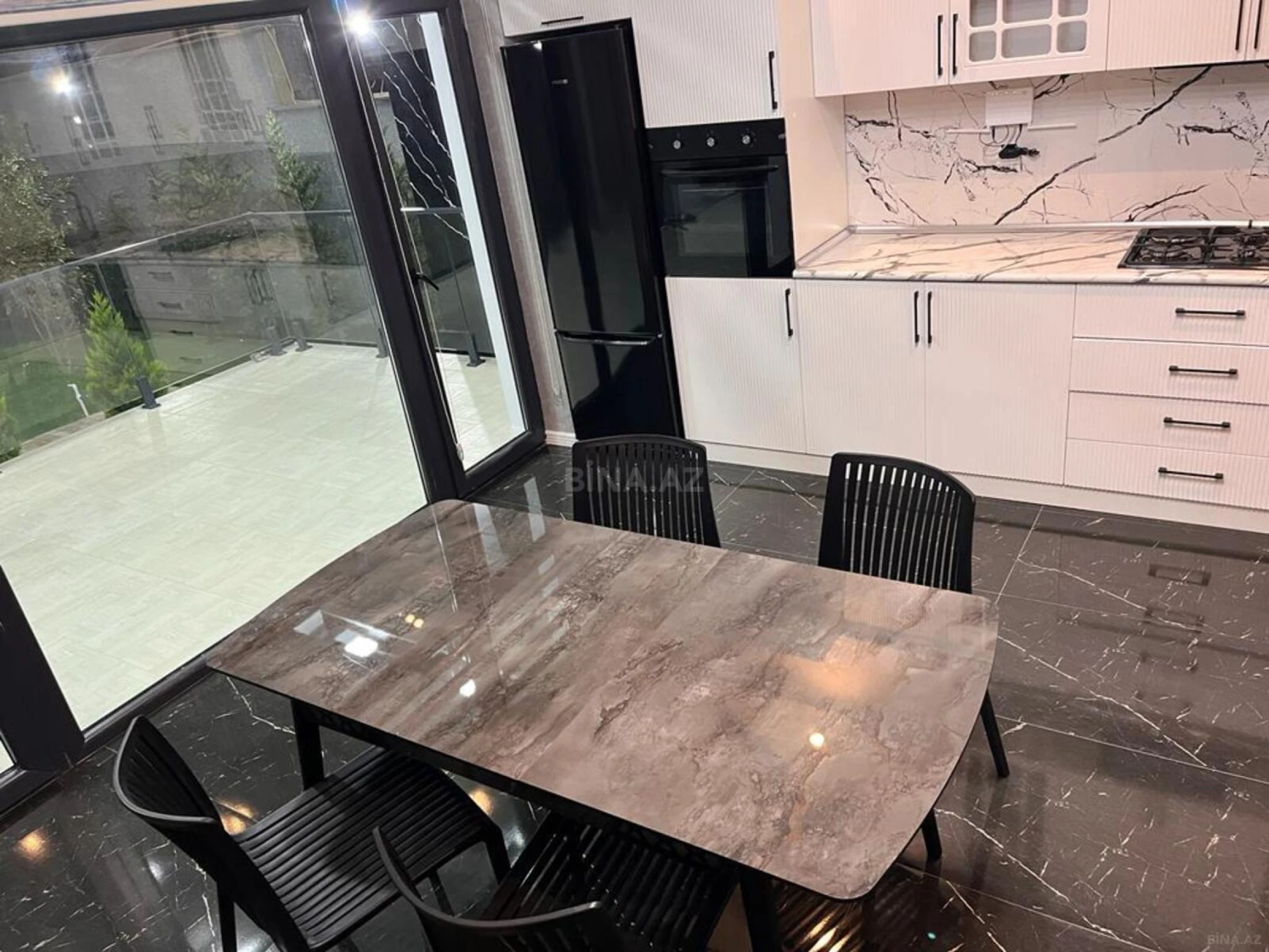 Satılır 5 otaqlı həyət evi 280 m²