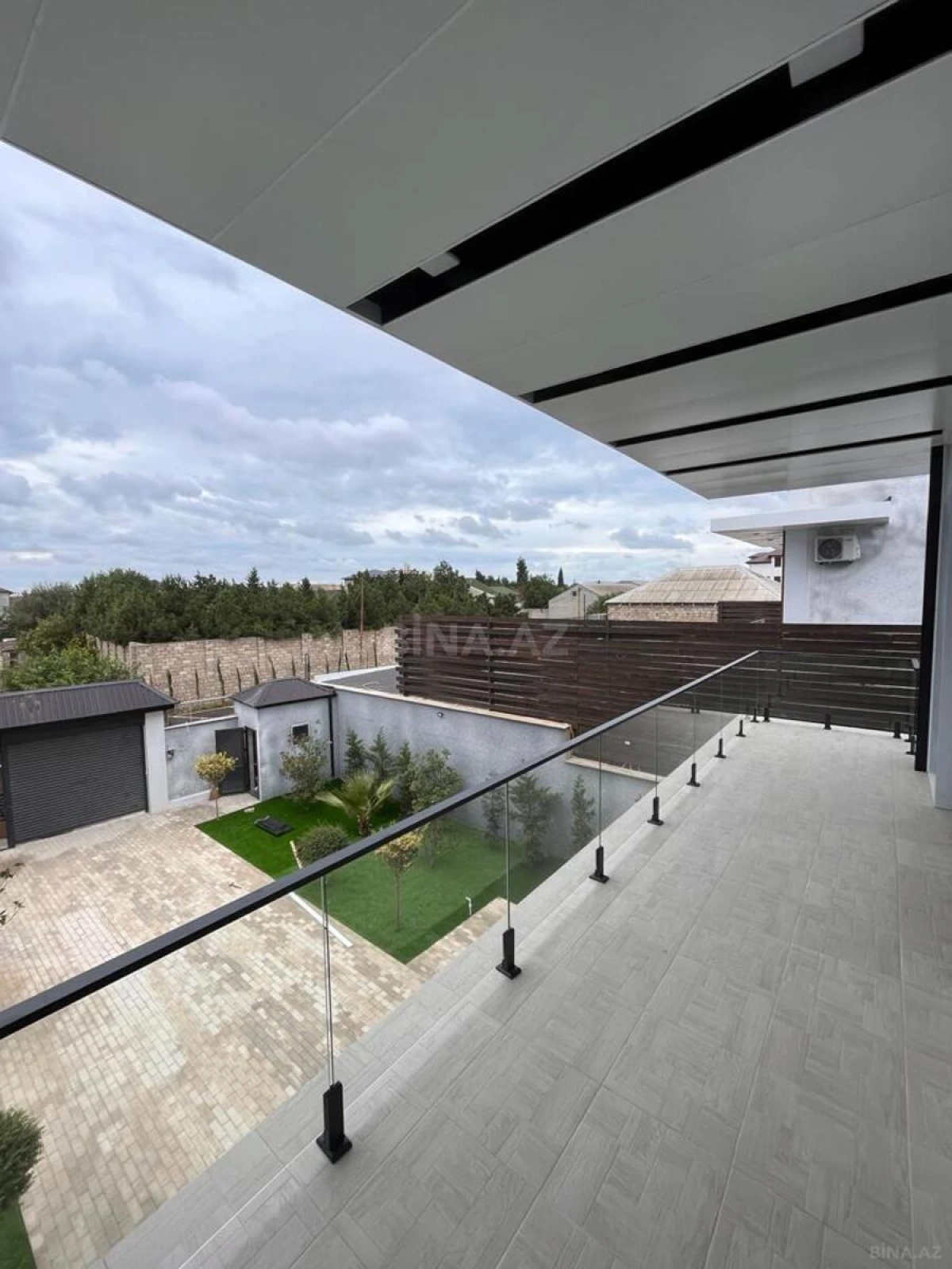 Satılır 5 otaqlı həyət evi 280 m²