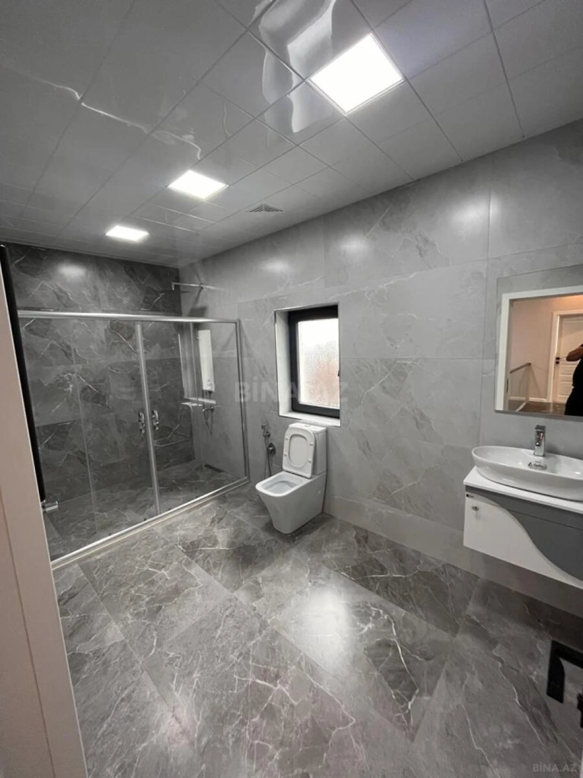 Satılır 5 otaqlı həyət evi 280 m²