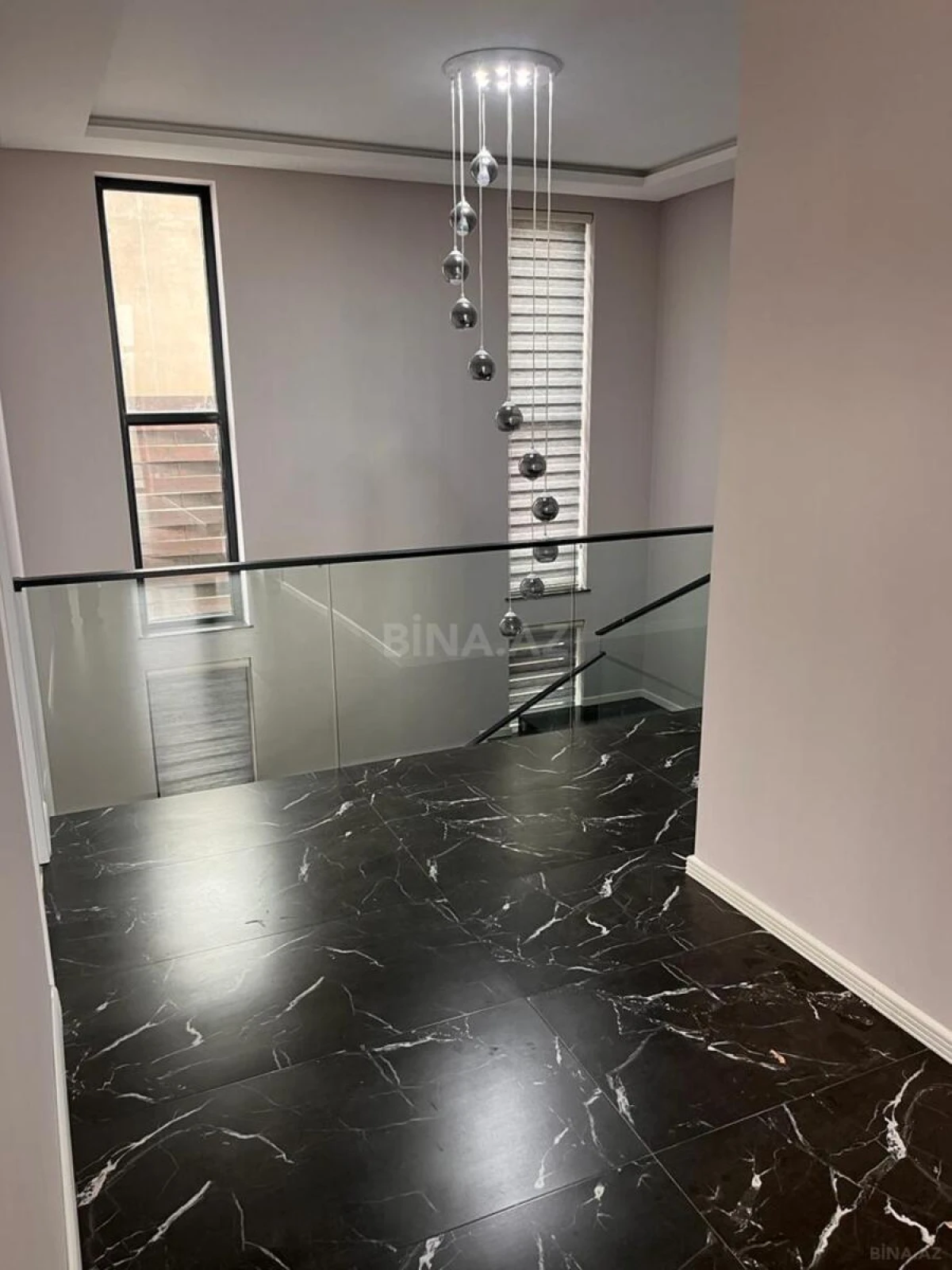 Satılır 5 otaqlı həyət evi 280 m²