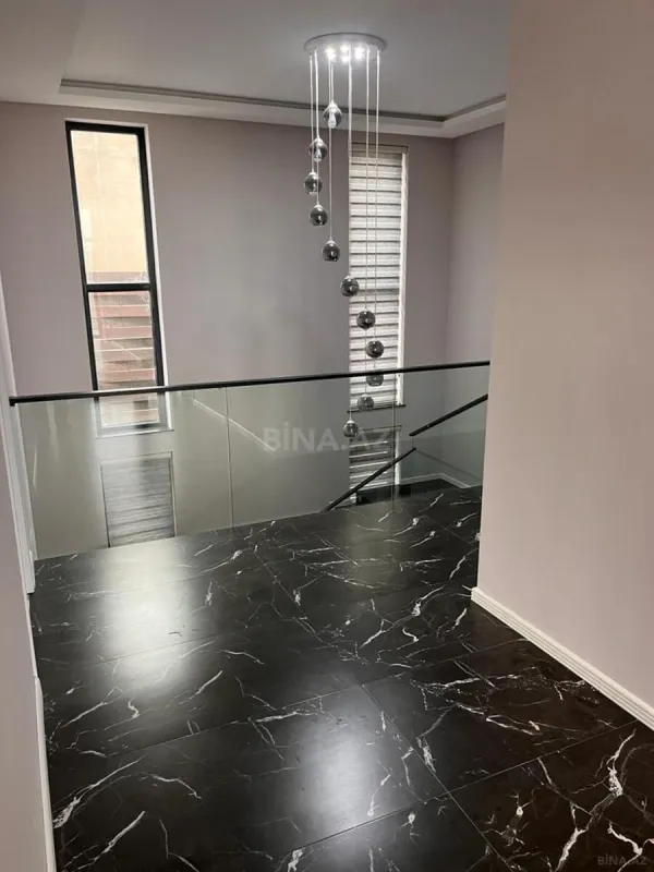 Satılır 5 otaqlı həyət evi 280 m²
