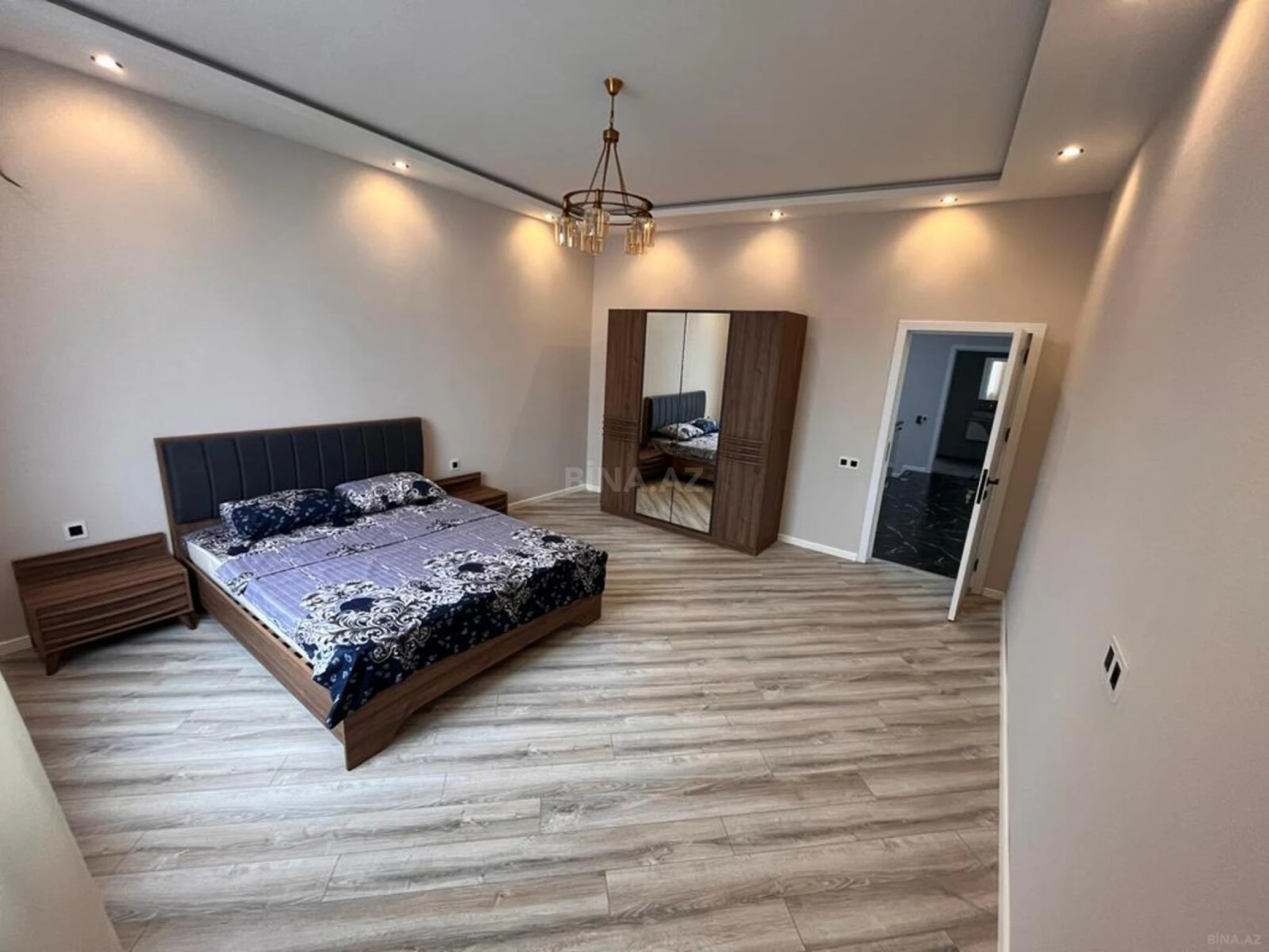 Satılır 5 otaqlı həyət evi 280 m²
