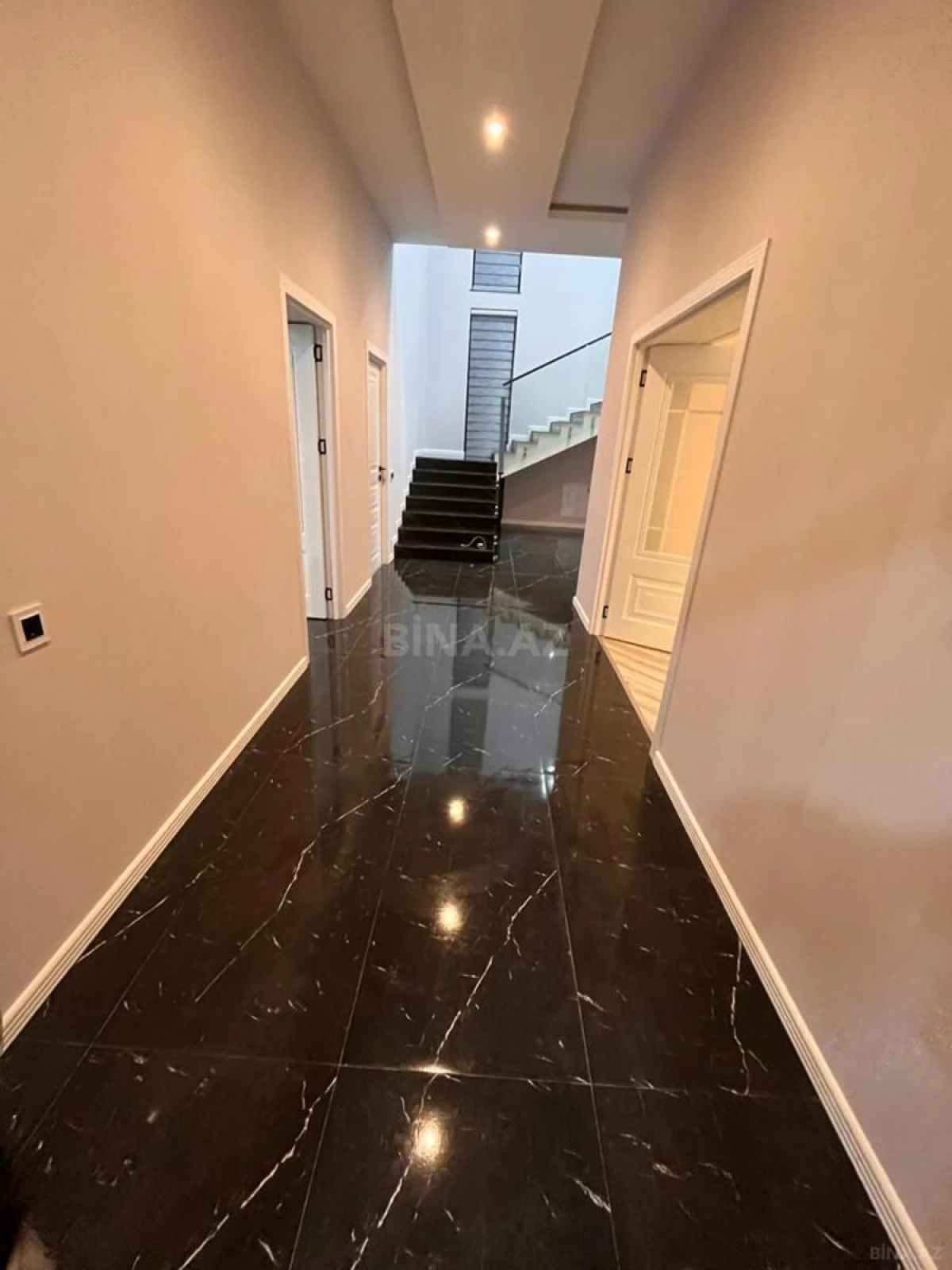 Satılır 5 otaqlı həyət evi 280 m²