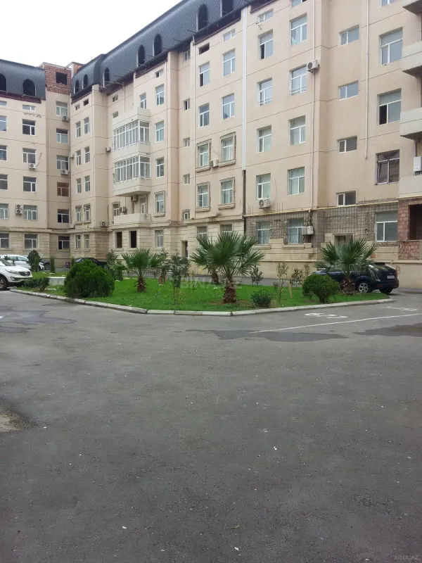 Satılır 5 otaqlı mənzil 216 m²