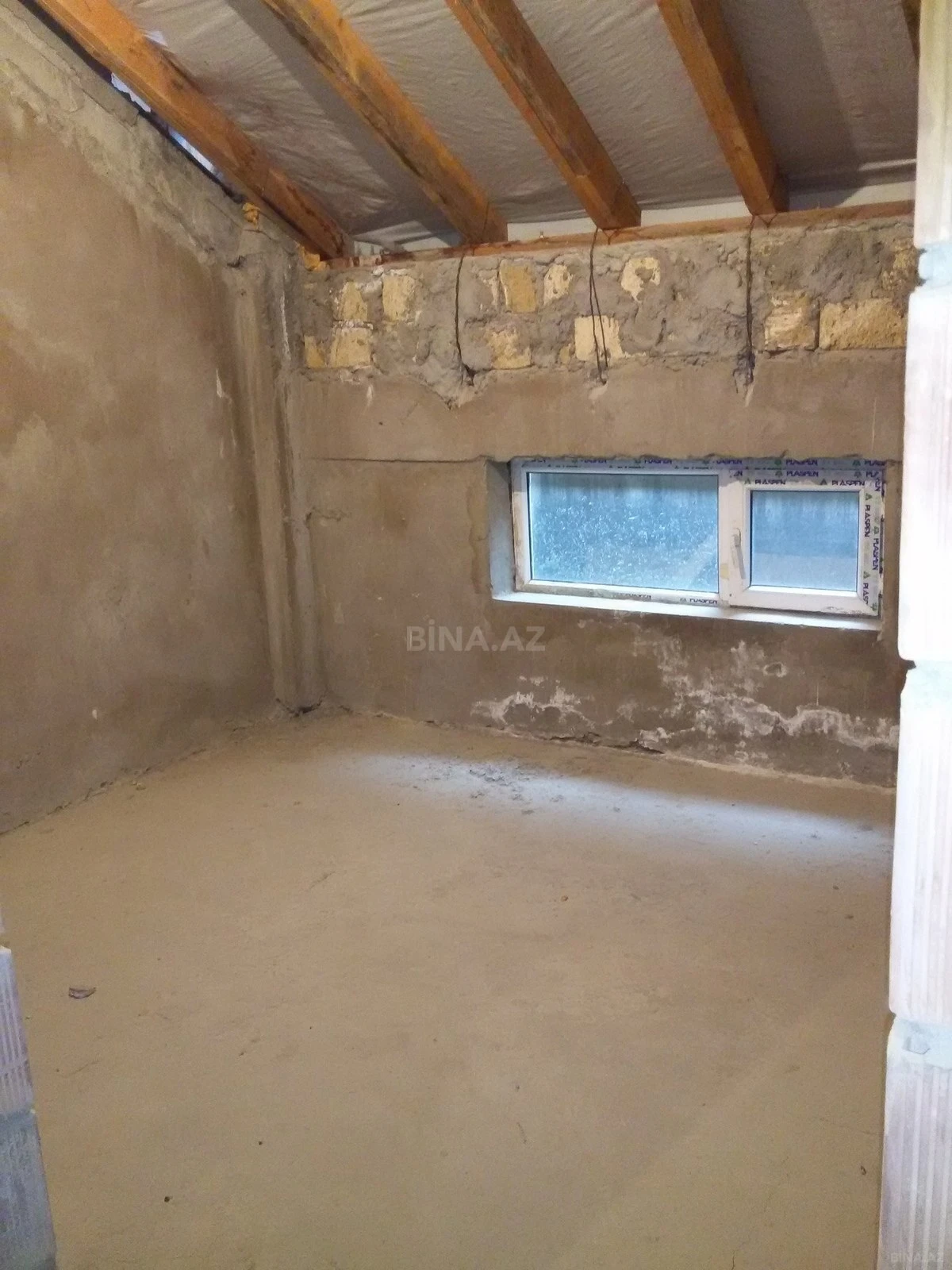 Satılır 5 otaqlı mənzil 216 m²