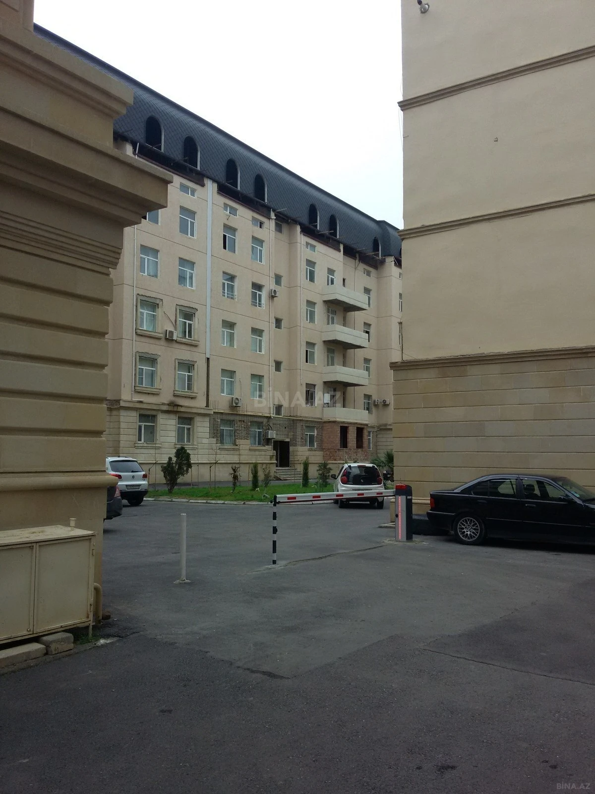 Satılır 5 otaqlı mənzil 216 m²