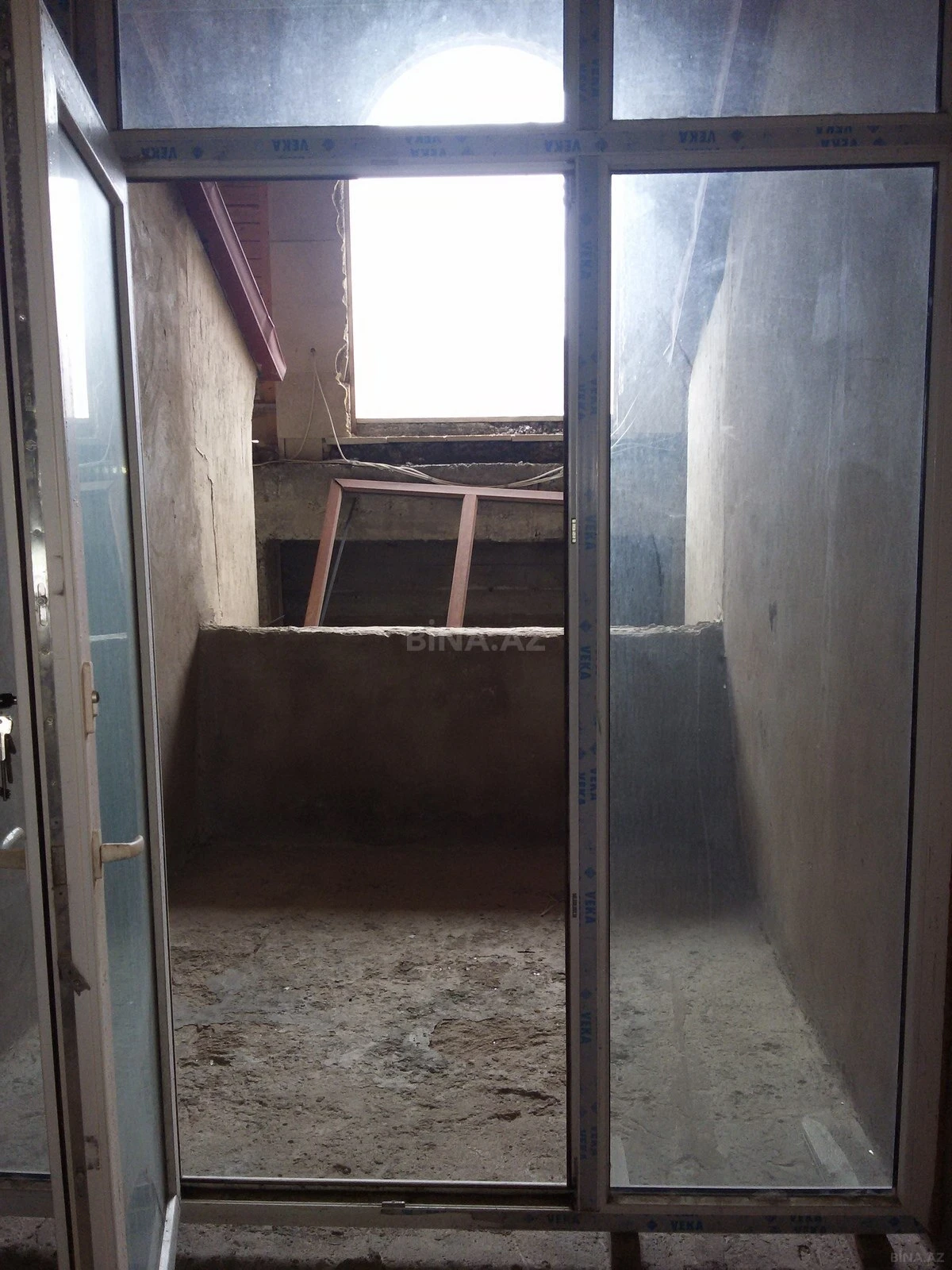 Satılır 5 otaqlı mənzil 216 m²