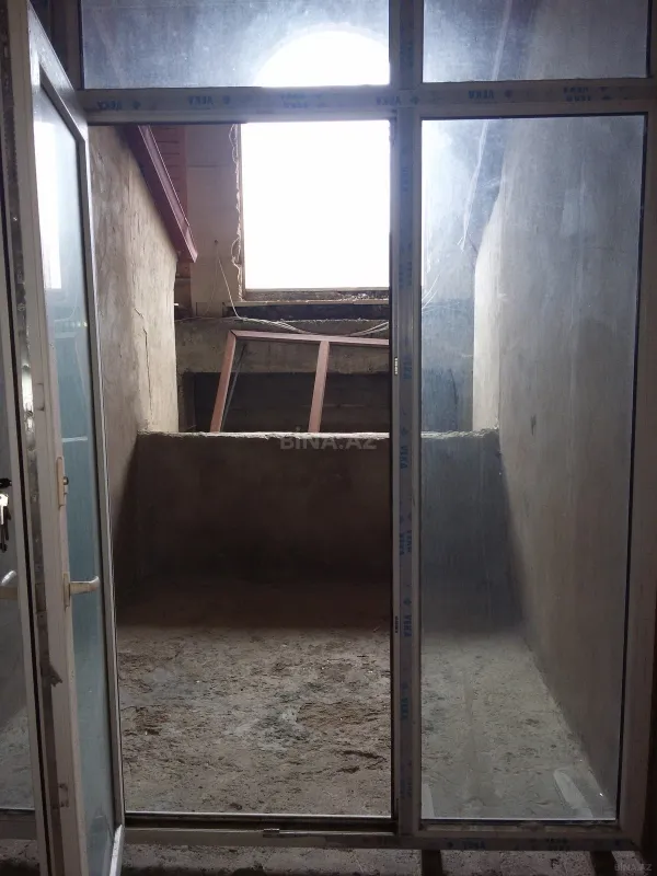 Satılır 5 otaqlı mənzil 216 m²