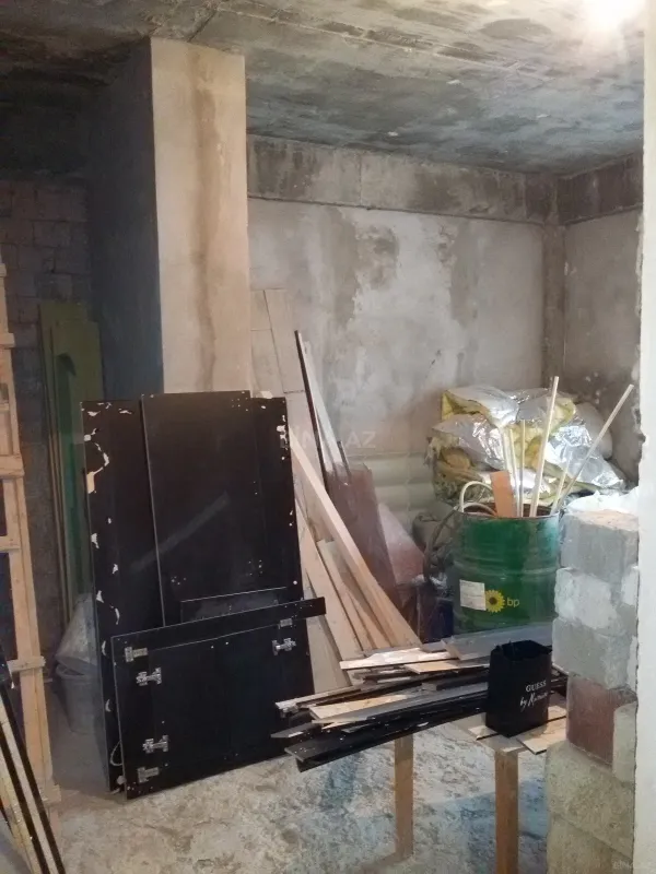 Satılır 5 otaqlı mənzil 216 m²