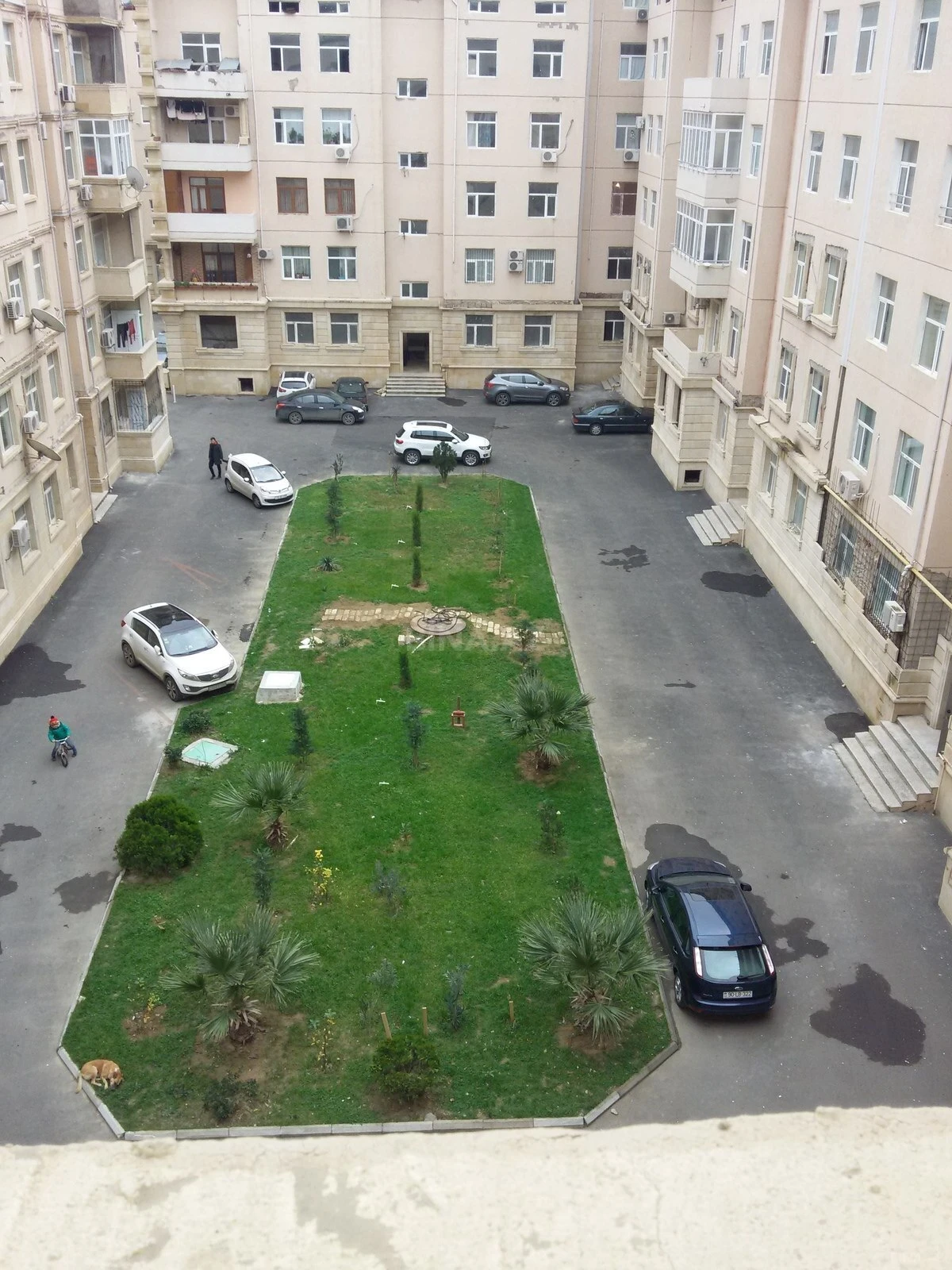 Satılır 5 otaqlı mənzil 216 m²