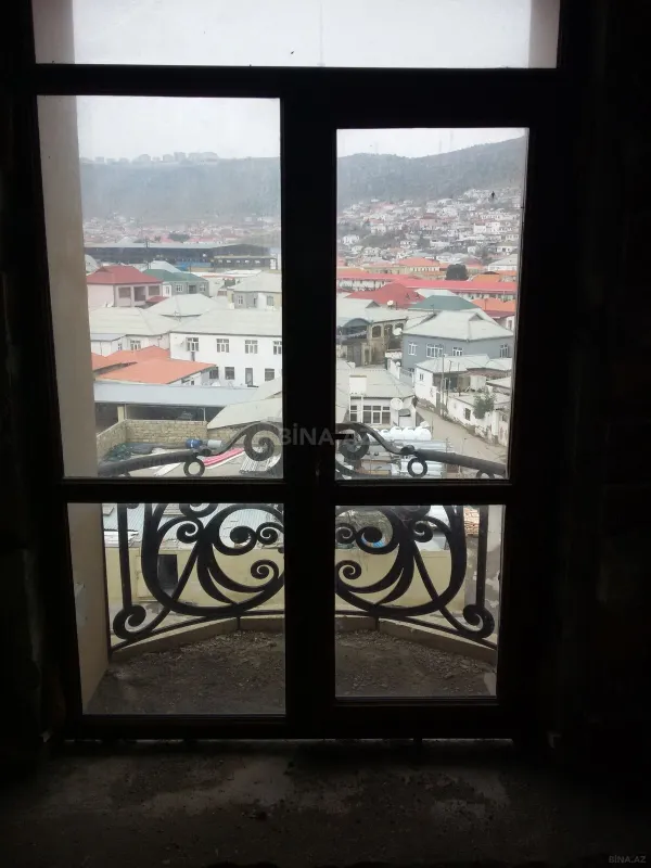 Satılır 5 otaqlı mənzil 216 m²