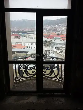 Satılır 5 otaqlı mənzil 216 m²