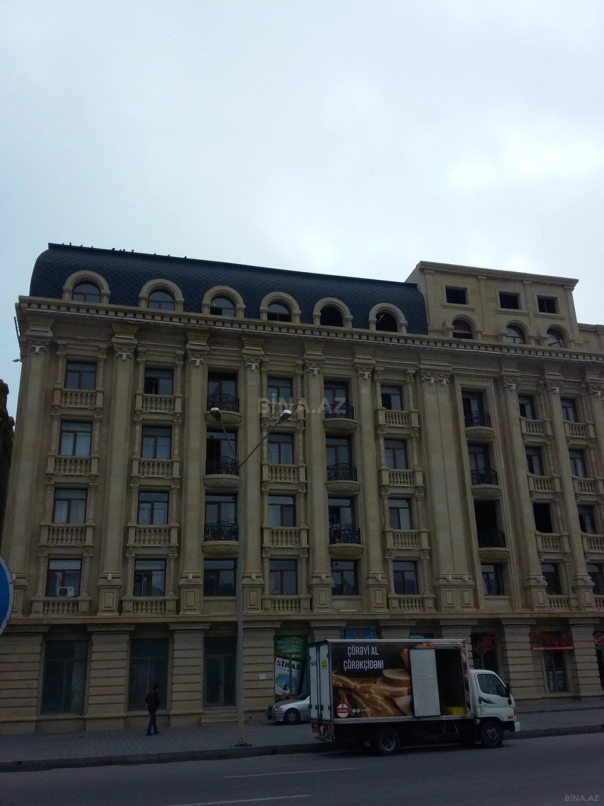 Satılır 5 otaqlı mənzil 216 m²