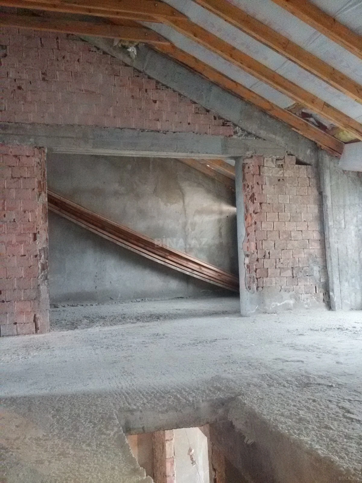 Satılır 5 otaqlı mənzil 216 m²