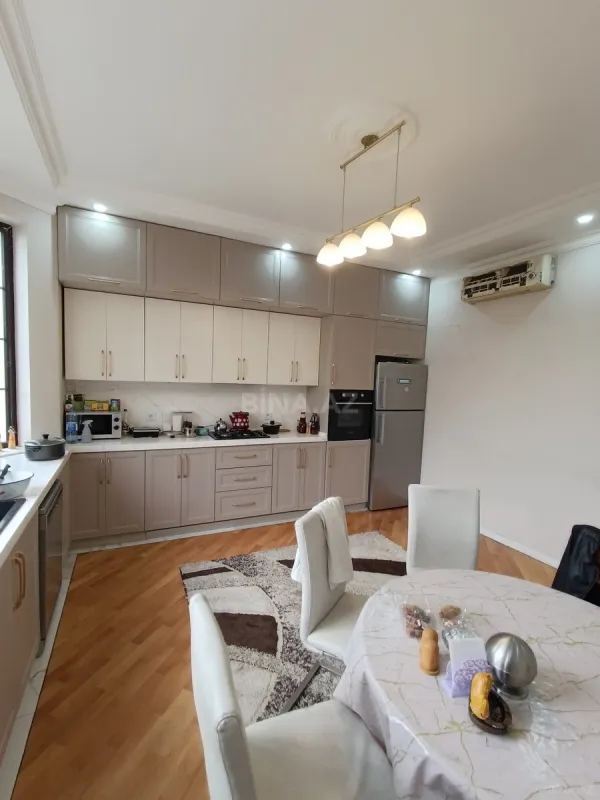 Satılır 6 otaqlı həyət evi 400 m²