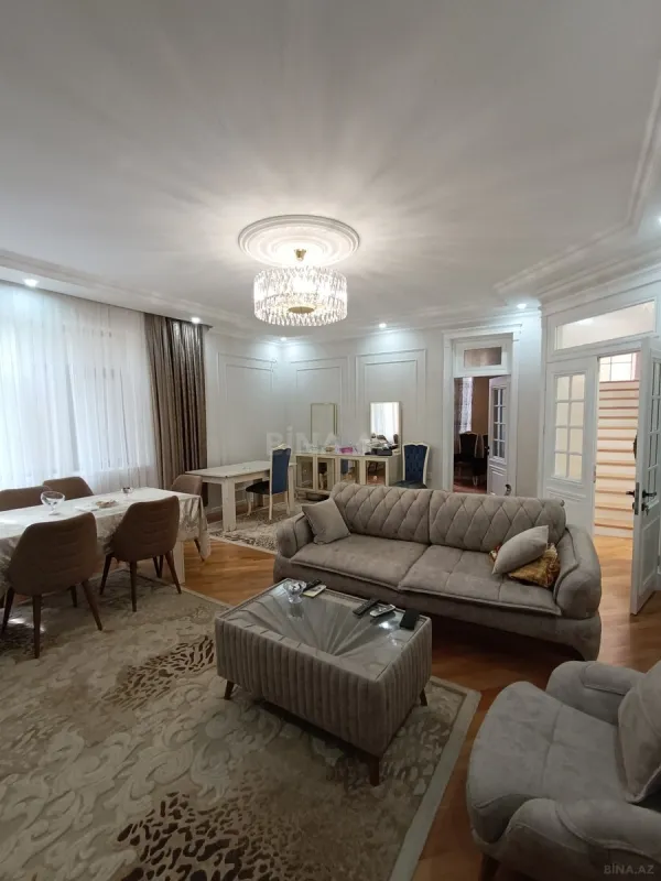 Satılır 6 otaqlı həyət evi 400 m²