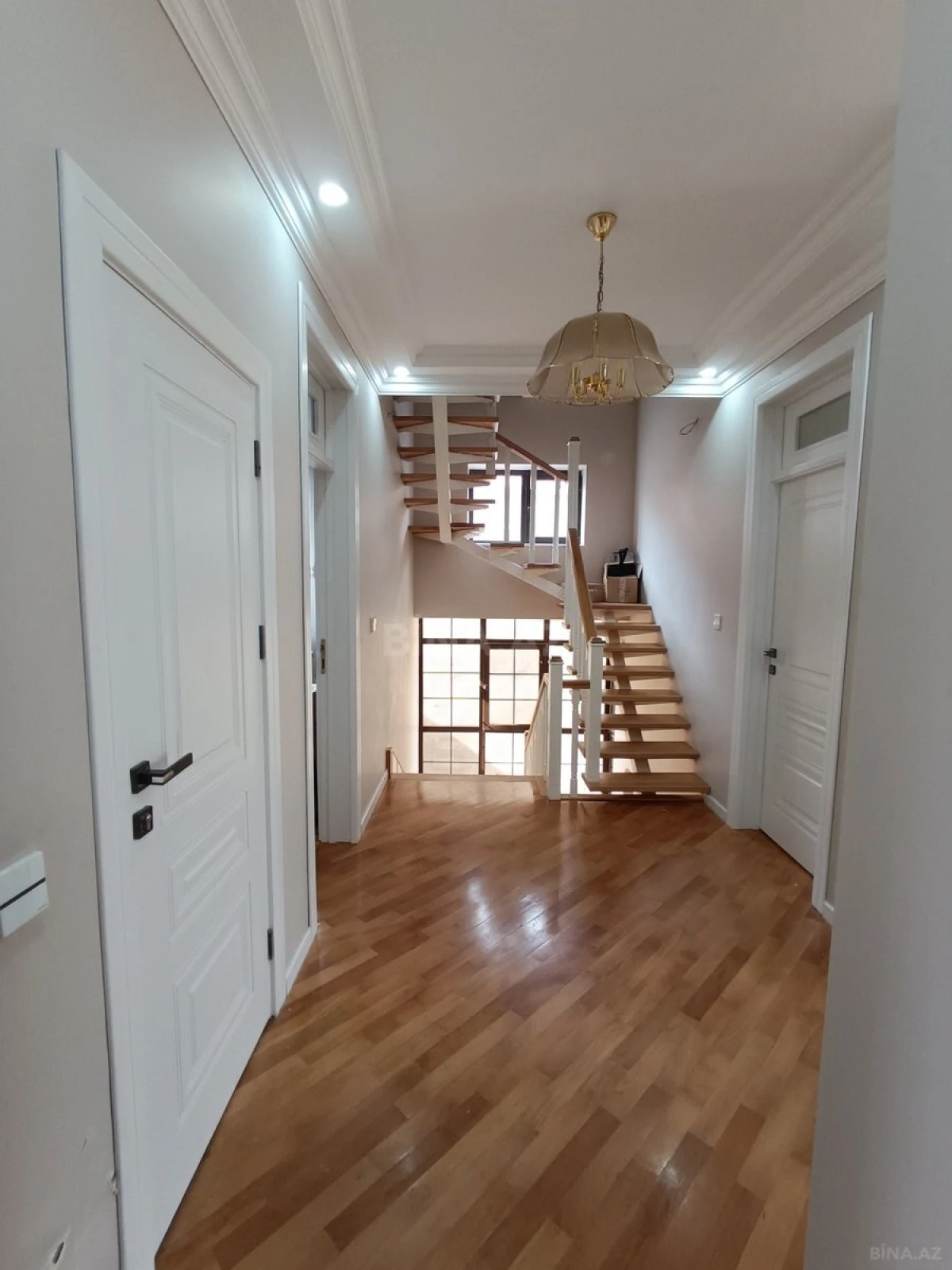 Satılır 6 otaqlı həyət evi 400 m²
