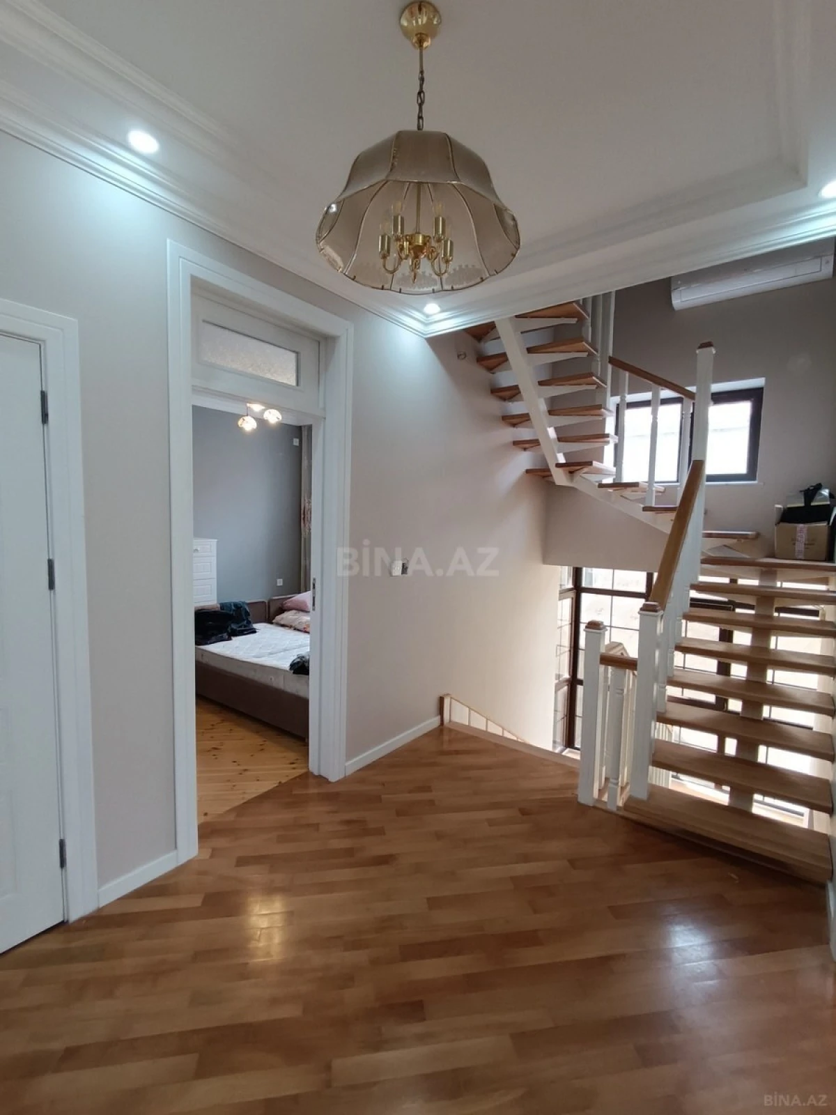 Satılır 6 otaqlı həyət evi 400 m²