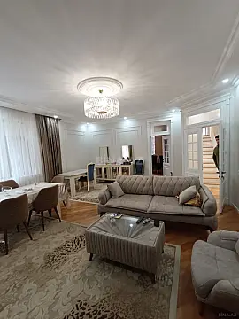 Satılır 6 otaqlı həyət evi 400 m²
