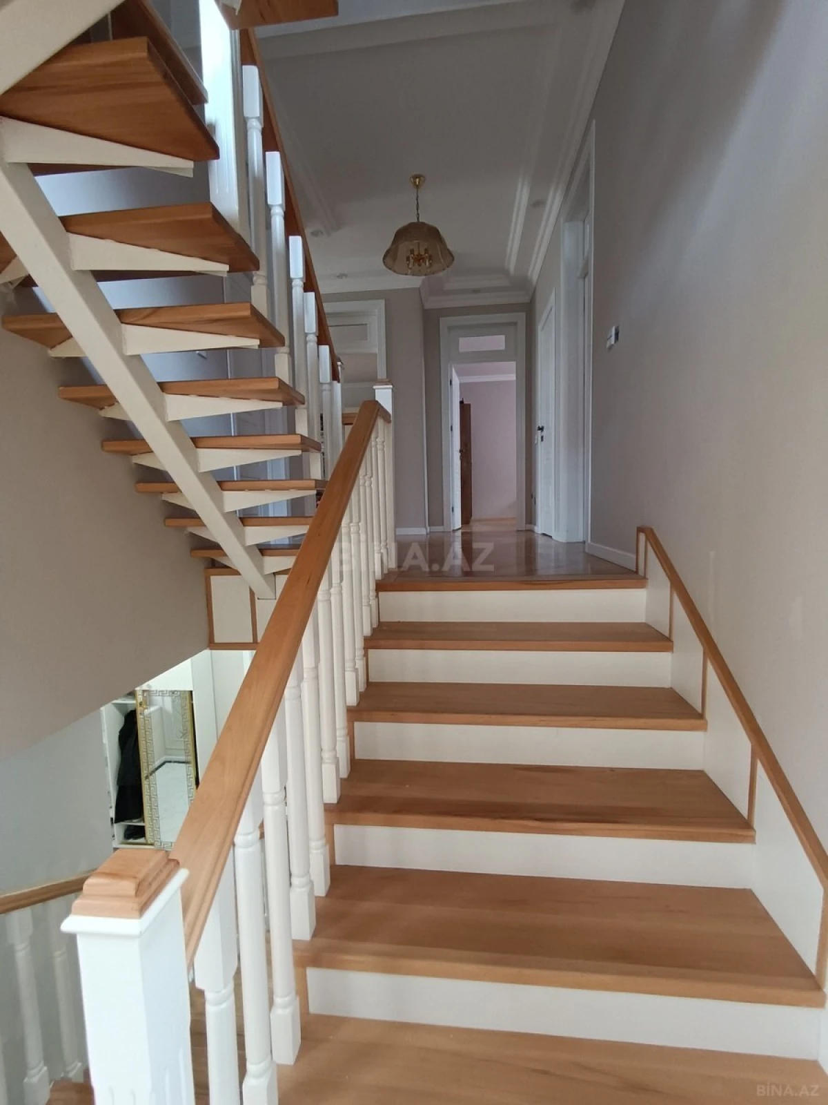 Satılır 6 otaqlı həyət evi 400 m²
