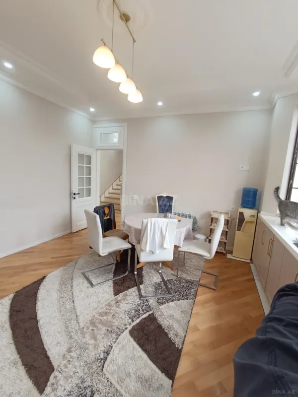 Satılır 6 otaqlı həyət evi 400 m²