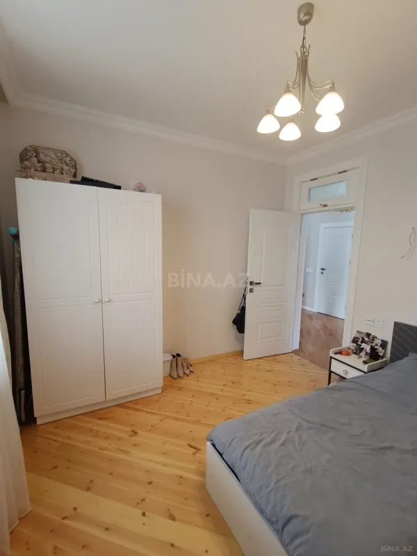 Satılır 6 otaqlı həyət evi 400 m²