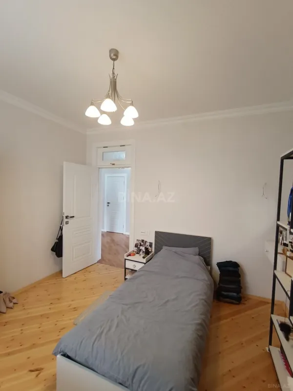 Satılır 6 otaqlı həyət evi 400 m²