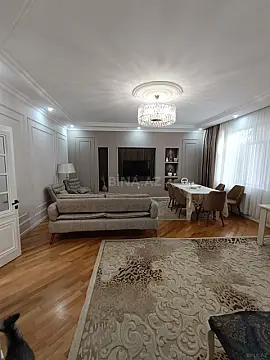 Satılır 6 otaqlı həyət evi 400 m²