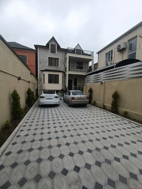 Satılır 6 otaqlı həyət evi 400 m²