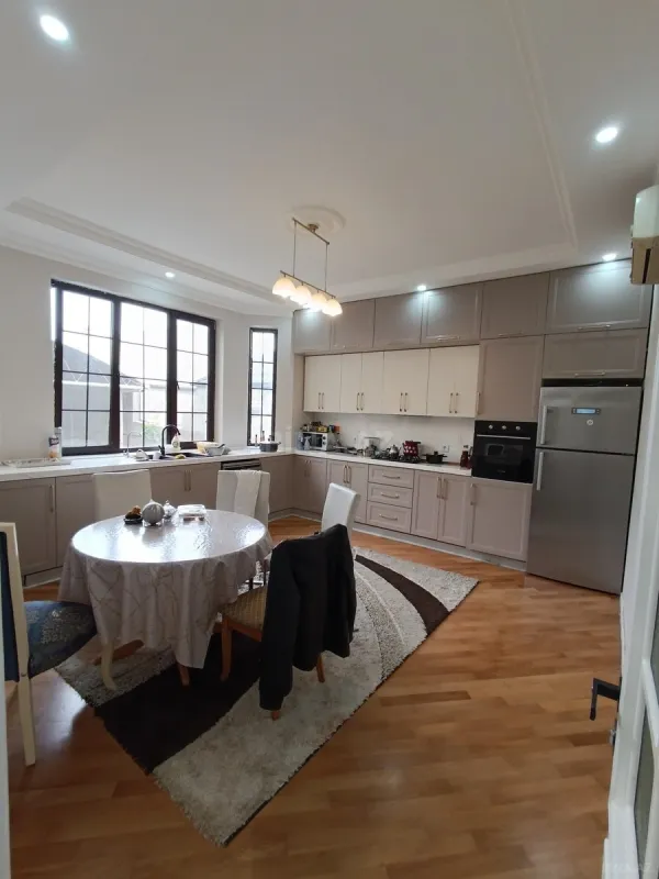 Satılır 6 otaqlı həyət evi 400 m²