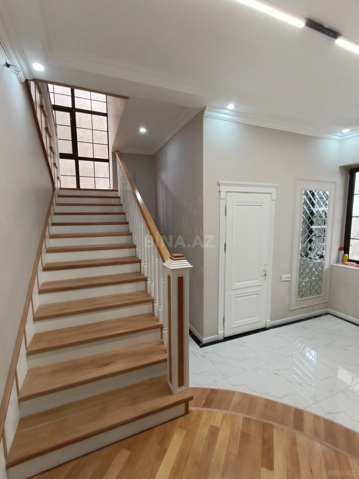 Satılır 6 otaqlı həyət evi 400 m²