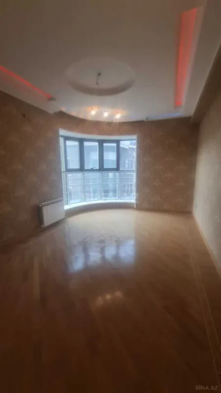 Satılır 3 otaqlı mənzil 138 m²