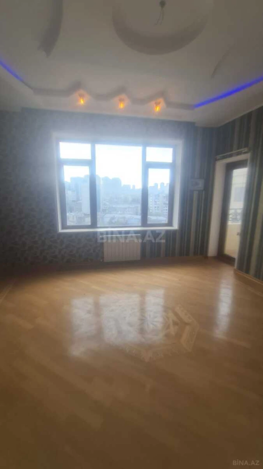 Satılır 3 otaqlı mənzil 138 m²