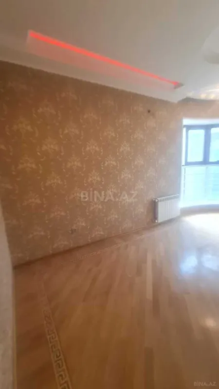 Satılır 3 otaqlı mənzil 138 m²