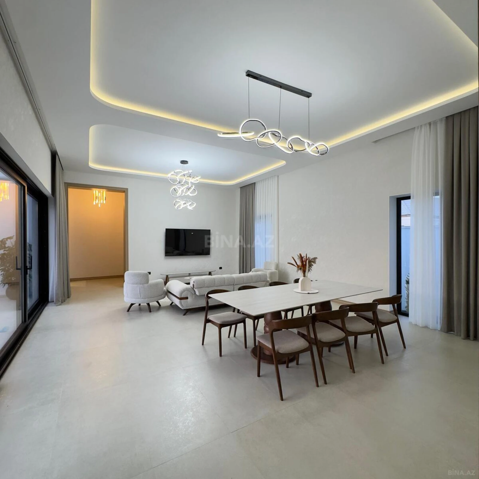Satılır 6 otaqlı həyət evi 400 m²
