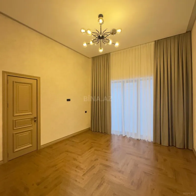 Satılır 6 otaqlı həyət evi 400 m²