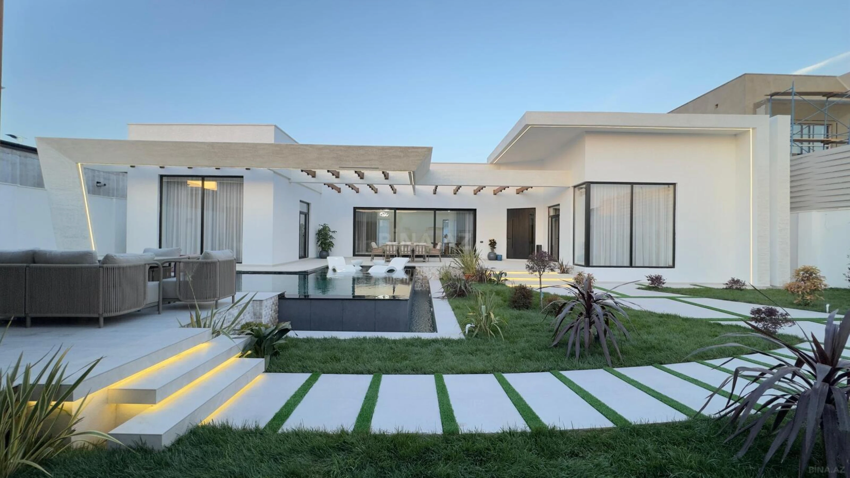 Satılır 6 otaqlı həyət evi 400 m²