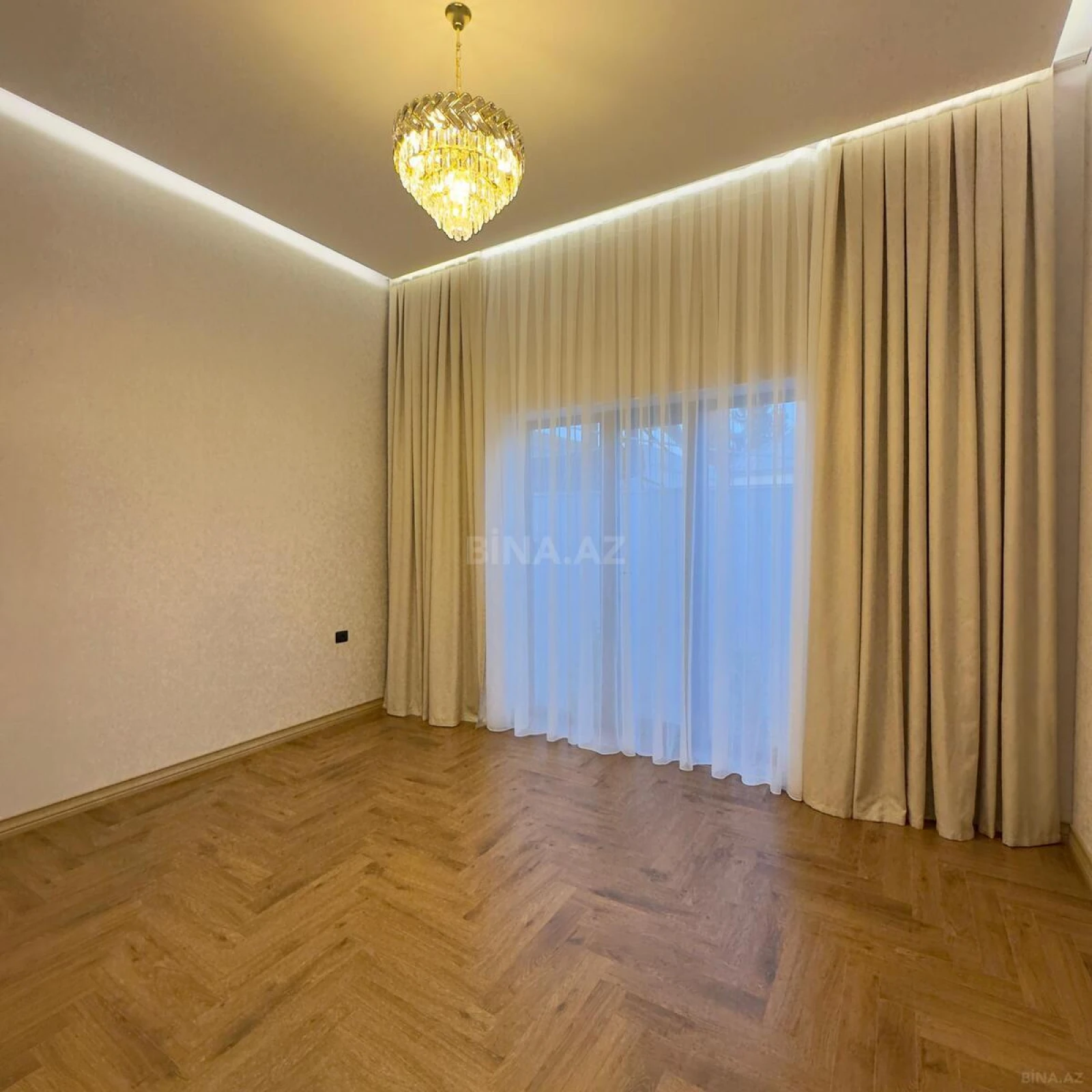 Satılır 6 otaqlı həyət evi 400 m²