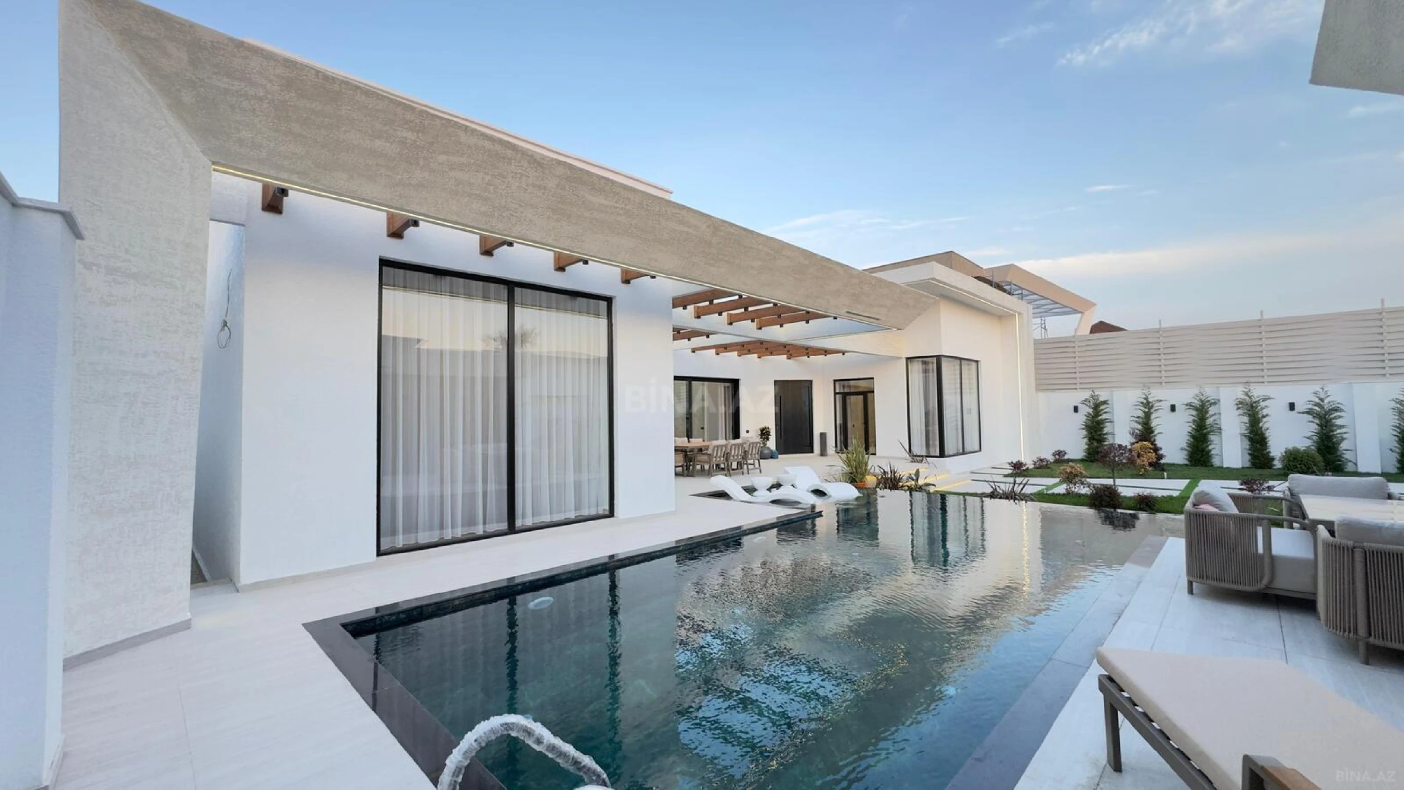 Satılır 6 otaqlı həyət evi 400 m²