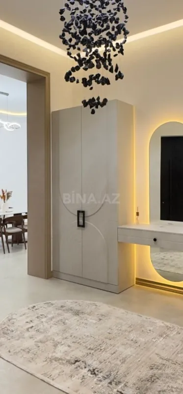 Satılır 6 otaqlı həyət evi 400 m²