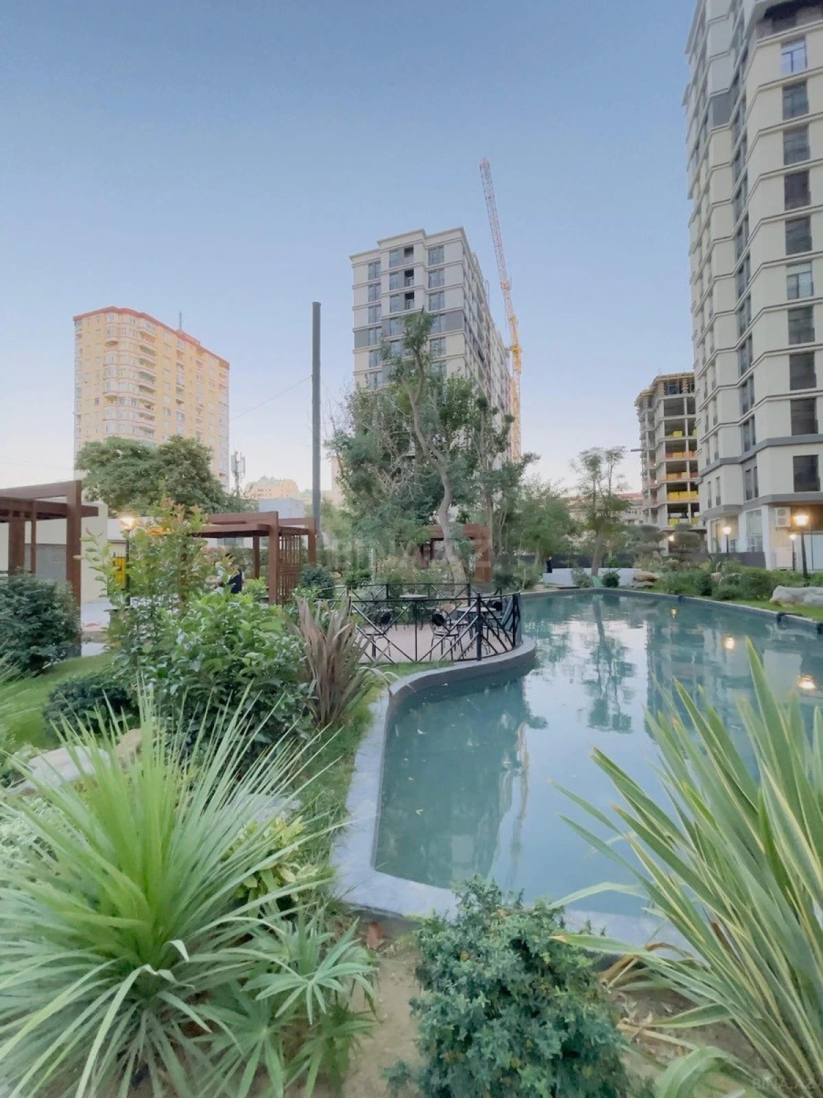 Satılır 4 otaqlı mənzil 128 m²