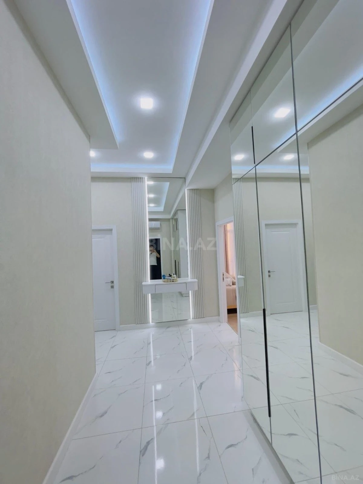 Satılır 4 otaqlı mənzil 128 m²