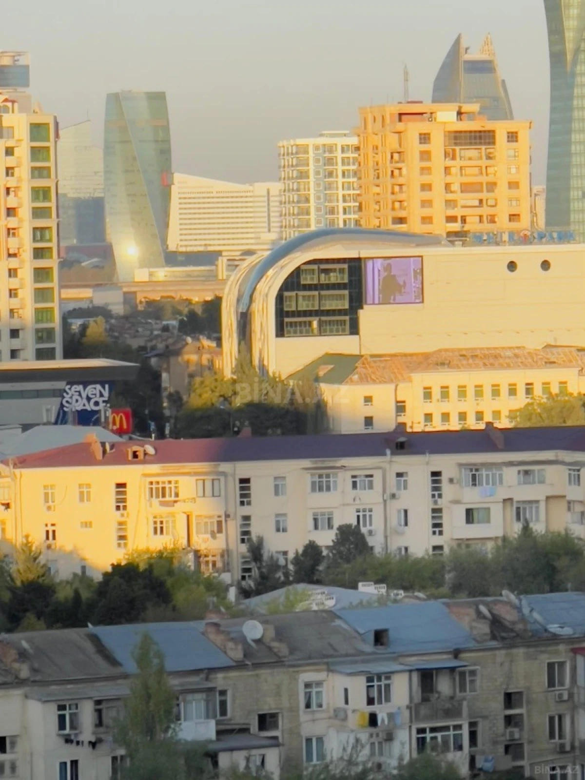 Satılır 4 otaqlı mənzil 128 m²