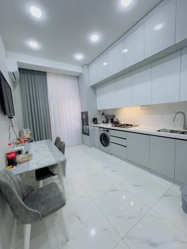 Satılır 4 otaqlı mənzil 128 m²