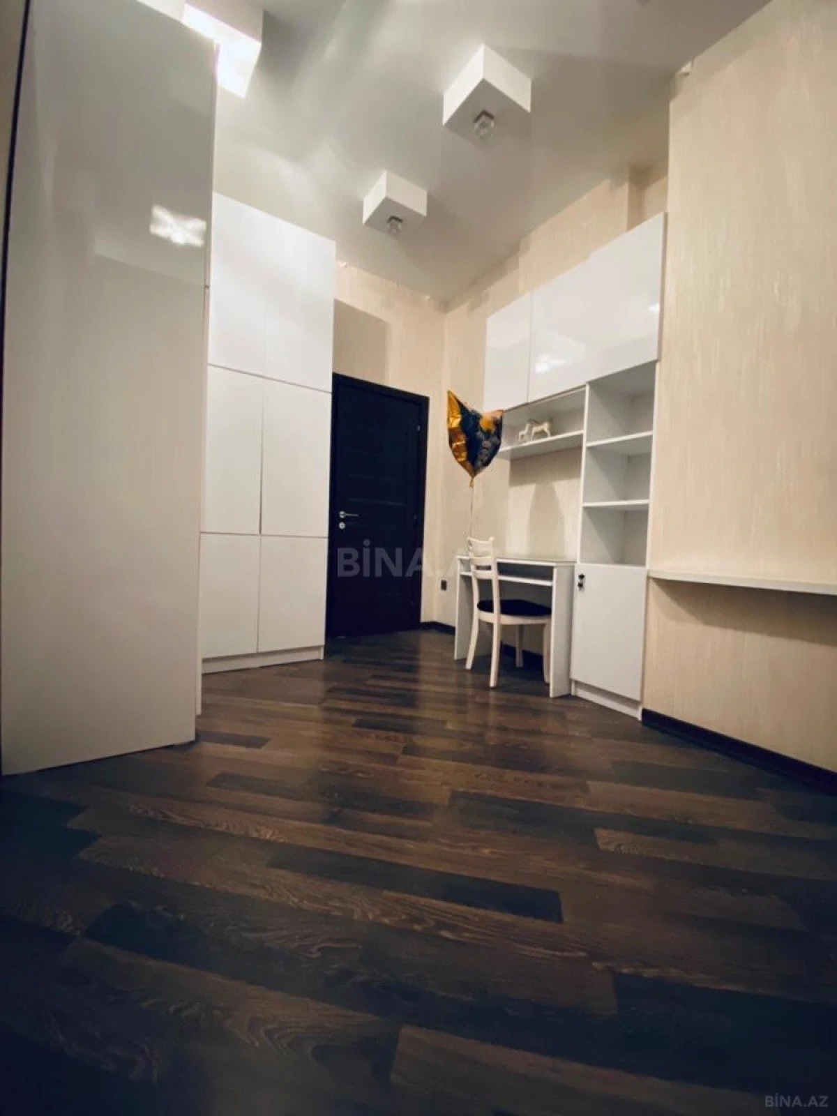 Kirayə verilir 3 otaqlı mənzil 120 m²