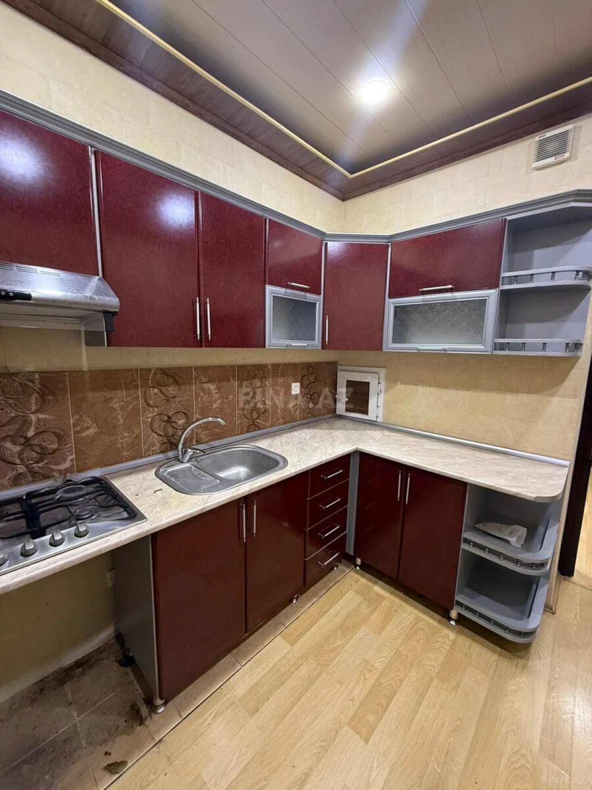 Kirayə verilir 2 otaqlı mənzil 75 m²