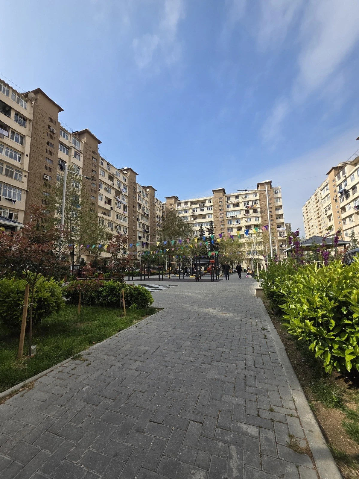 Satılır 5 otaqlı mənzil 120 m²