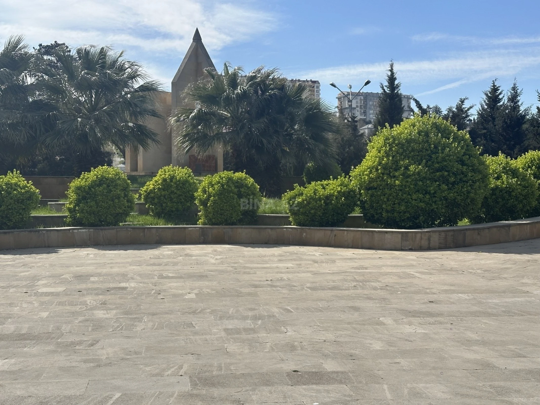 Satılır 3 otaqlı mənzil 109 m²