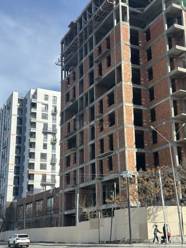 Satılır 3 otaqlı mənzil 109 m²